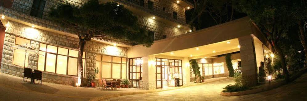 Bzommar Palace Hotel จูนิเย ภายนอก รูปภาพ